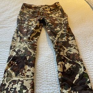 First Lite Sawbuck Paints in Fusion Camouflage.  Size 36x32